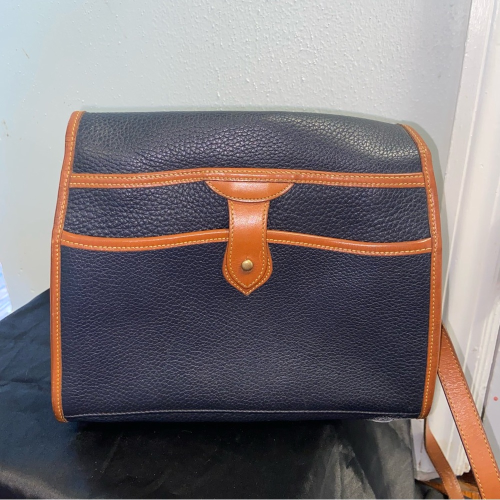 “Essex” Dooney and Bourke vintage black and Tan Leather Crossbody Bag - Picture 9 of 14